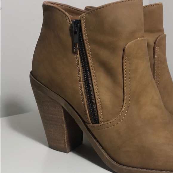 Dolce Vita Tan Booties - Picture 2 of 5